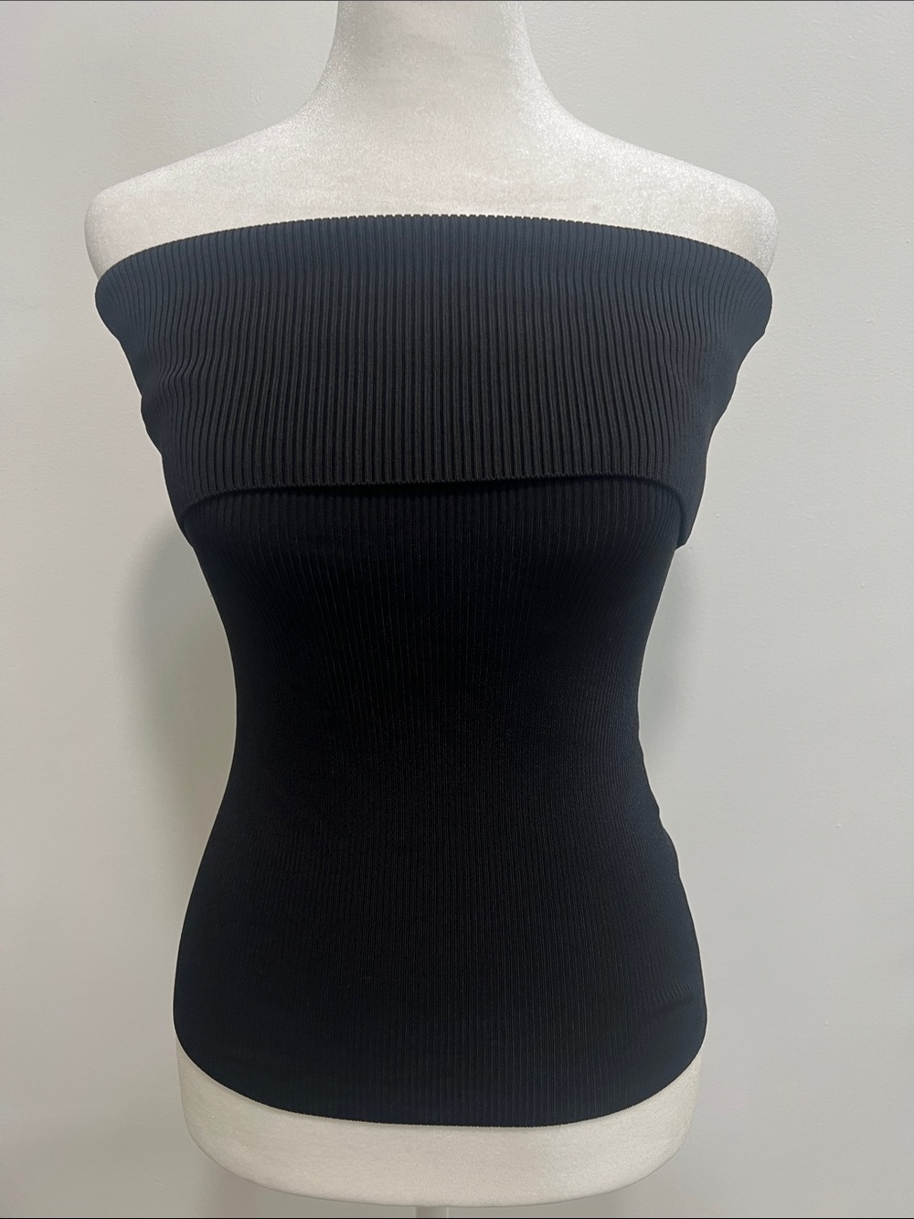 Alice + Olivia Black Ribbed Off-Shoulder Camisole